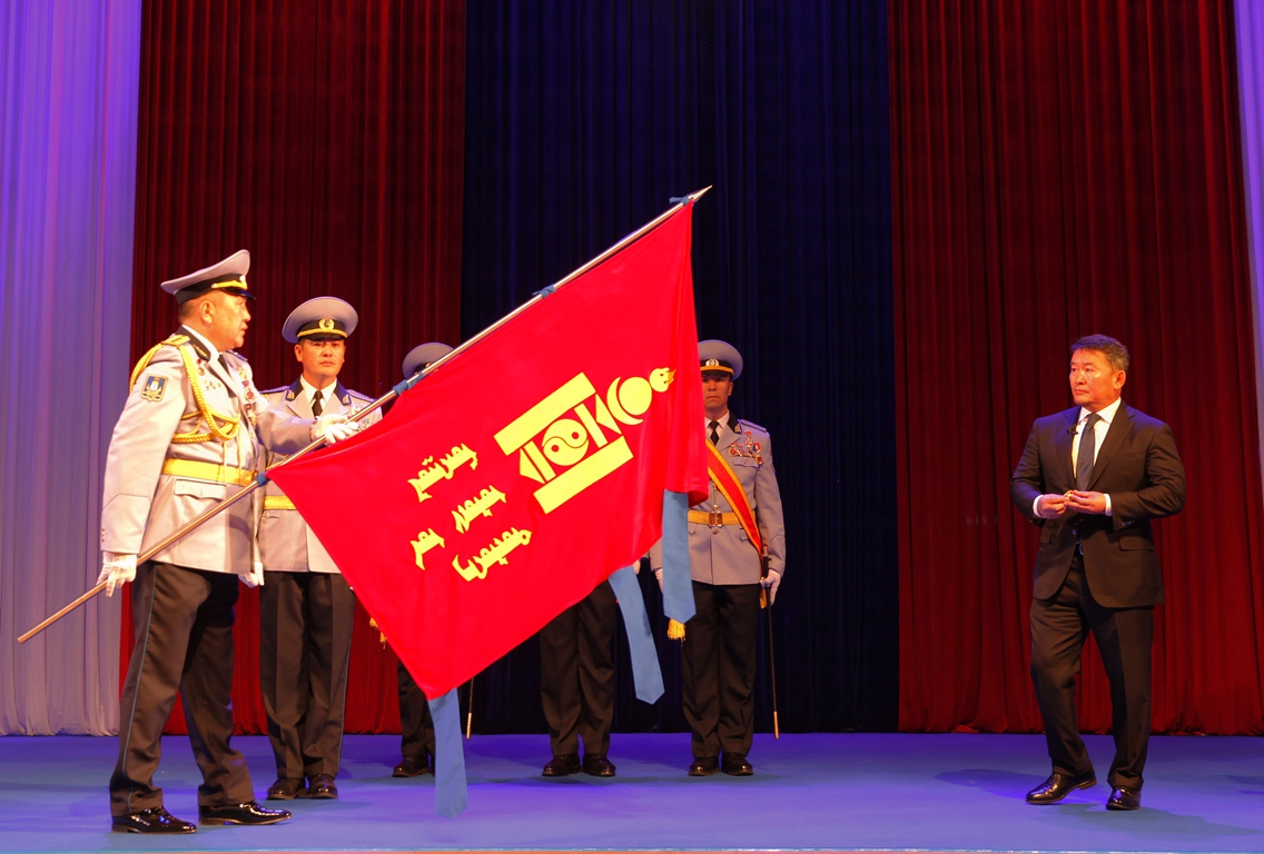 Төрийн тусгай хамгаалалтын газрыг Цэргийн гавьяаны улаан тугийн одонгоор шагналаа