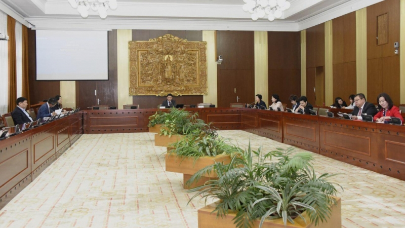 Сум, дүүргийн Засаг дарга харъяа сургууль, цэцэрлэгийнхээ эрхлэгчийг томилдог болохыг дэмжлээ