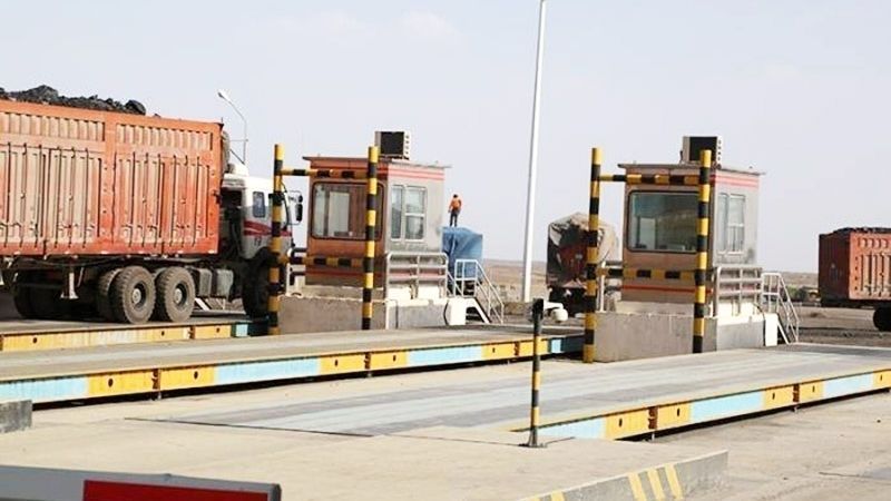 Цагааннуурын боомтоор микроавтобус нэвтрүүлэхийг хоригложээ