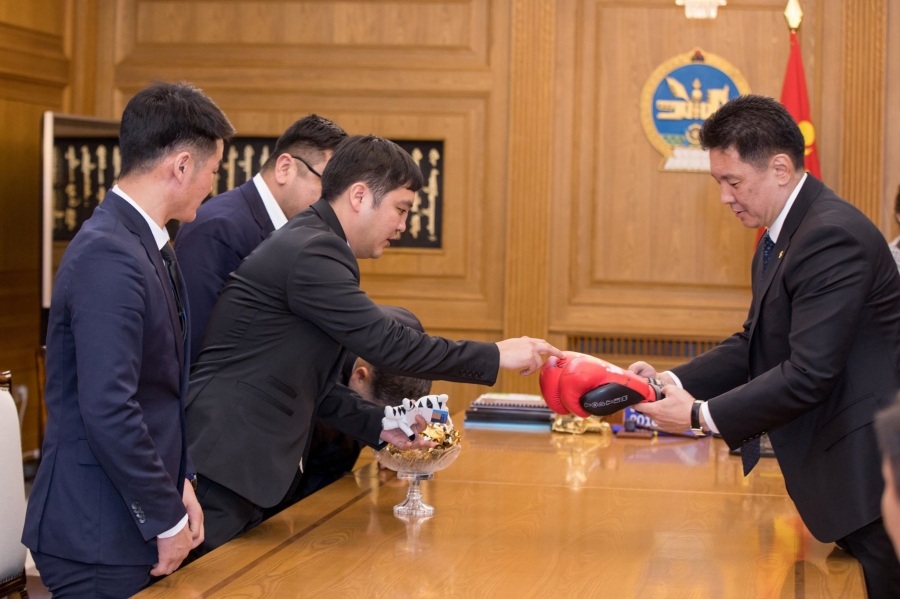 Ерөнхий сайд  тамирчдад баяр хүргэж амжилт хүсэв