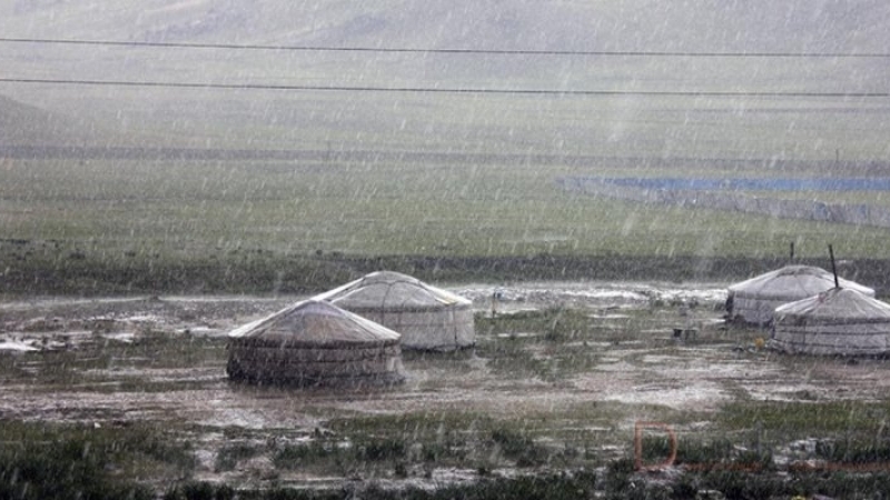 Уулархаг нутгаар дуу цахилгаантай, аадар бороо орно