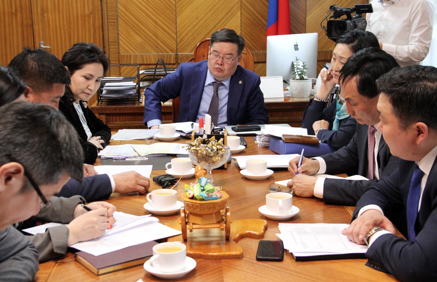 Г.Занданшатар: Сургууль, цэцэрлэгүүдийг барих ажлыг энэ сард багтаан эхлэх хэрэгтэй