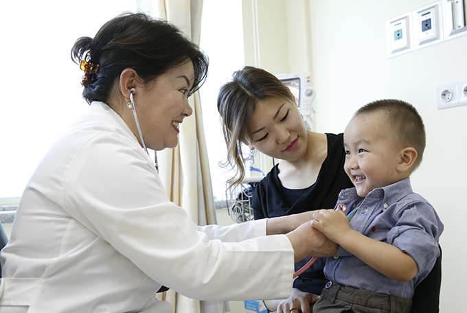 Дүүргүүдийн “Хүүхдийн кабинет” уртасгасан цагаар ажиллаж,  утсаар зөвлөгөө өгч байна