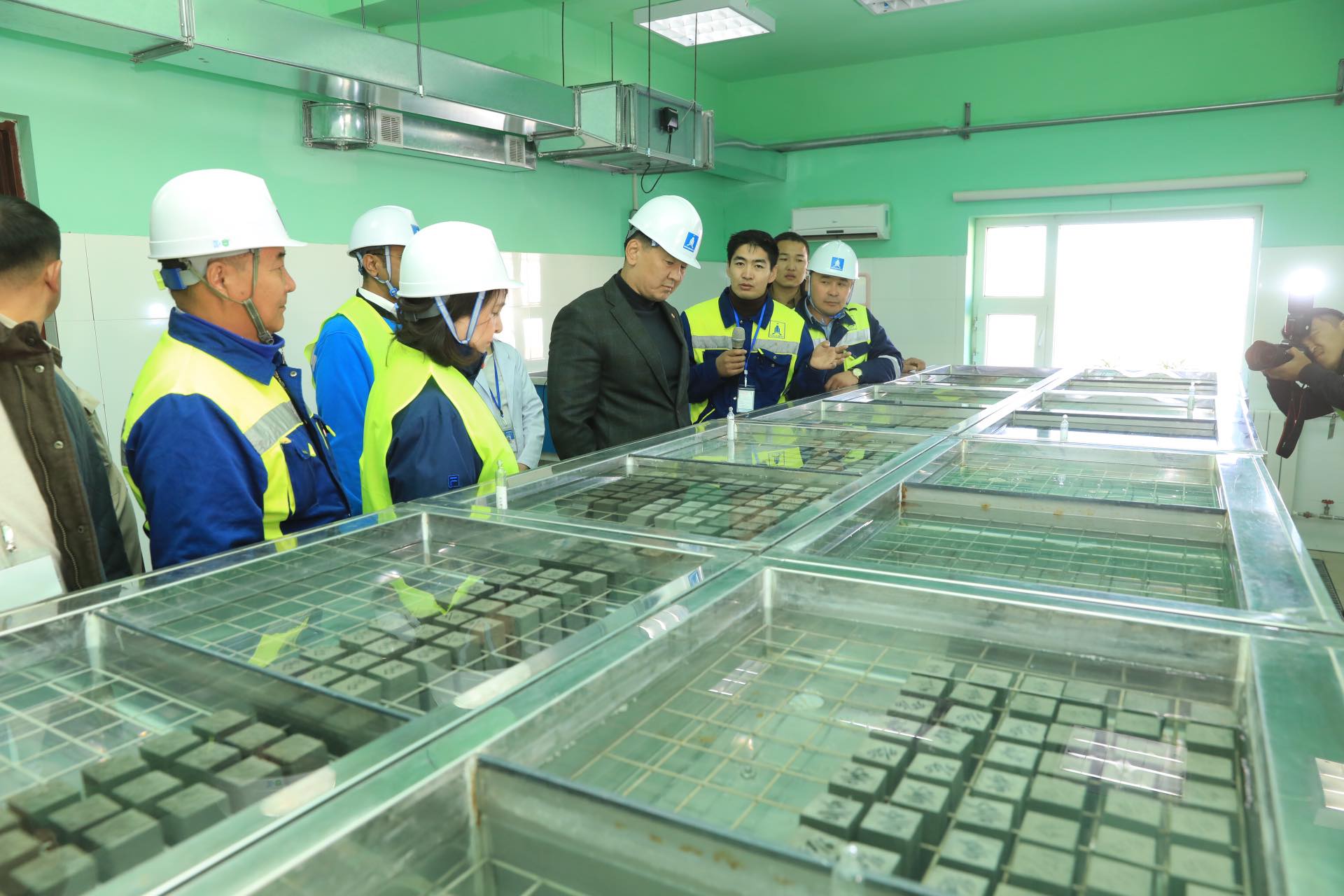 У.Хүрэлсүх: Цементийн хэрэгцээгээ хангаж чадаж байна. Одоо экспортод гаргах нь чухал