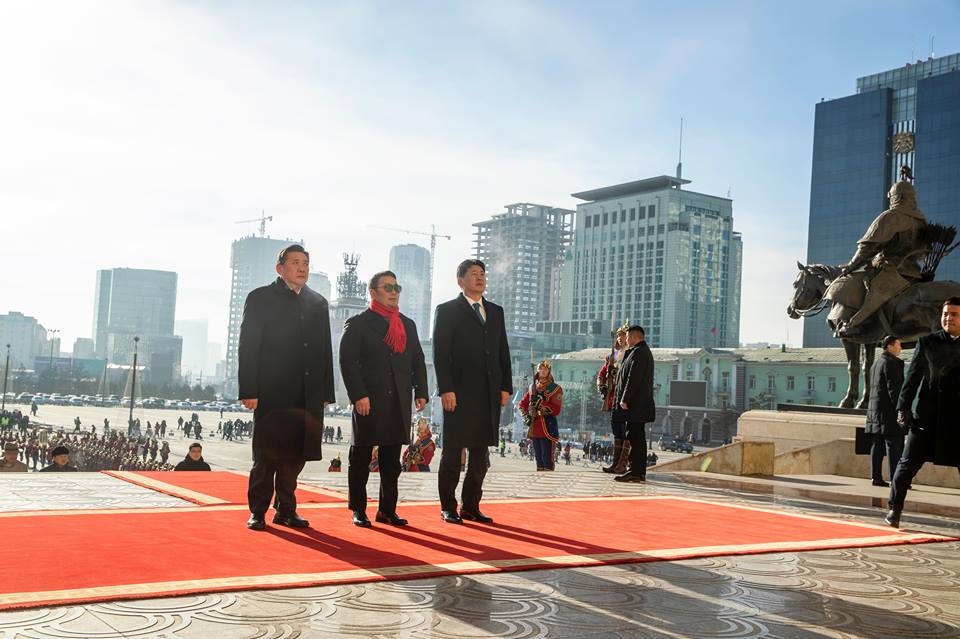 Чингис хааны хөшөөнд хүндэтгэл үзүүлэв