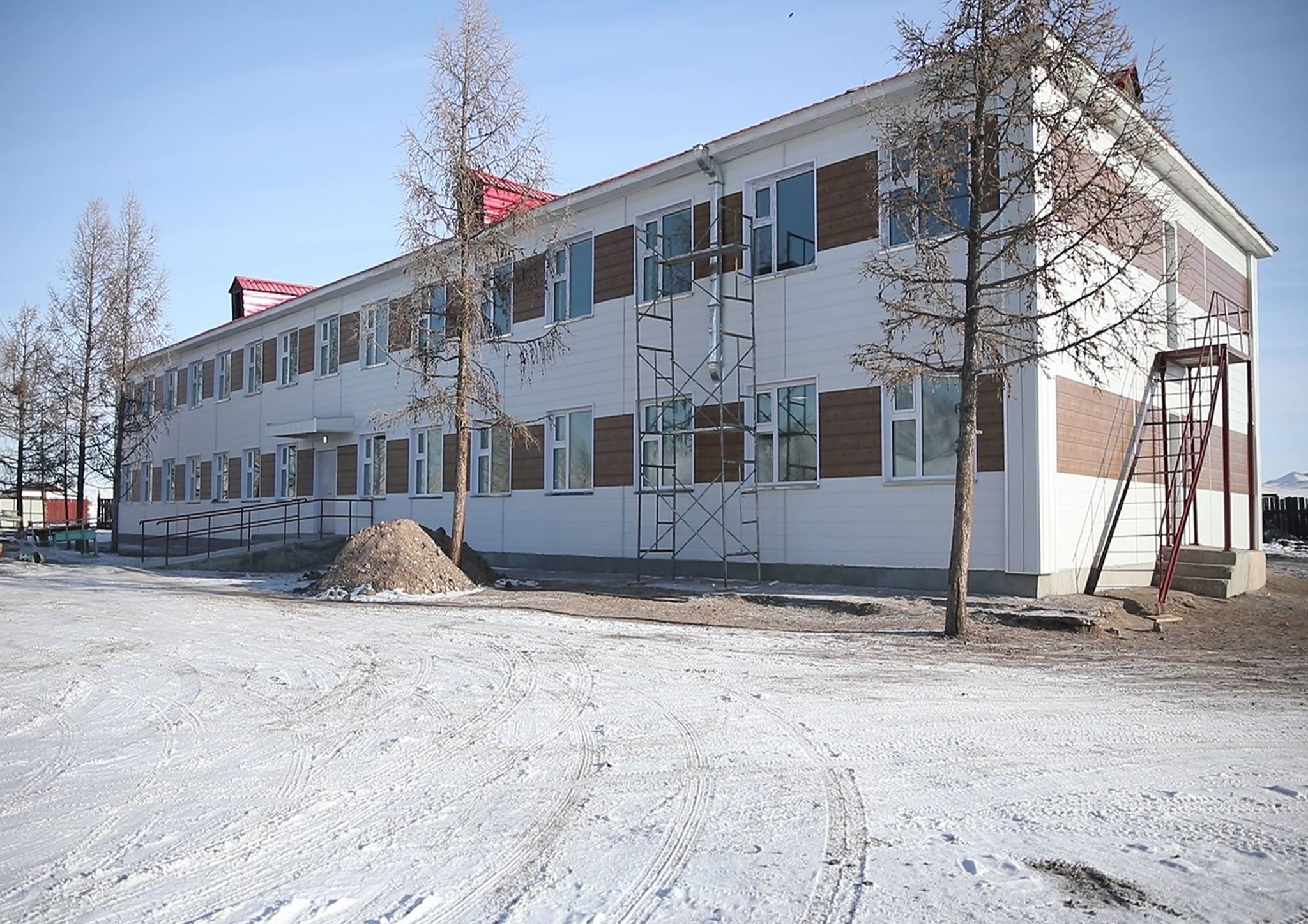 Сумын сурагчид тохилог дотуур байрандаа орлоо