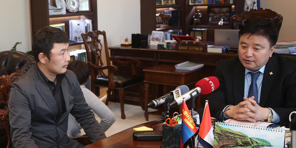 Хотын дарга “Отгон-Од” клубын газар эзэмших эрхийг баталгаажууллаа