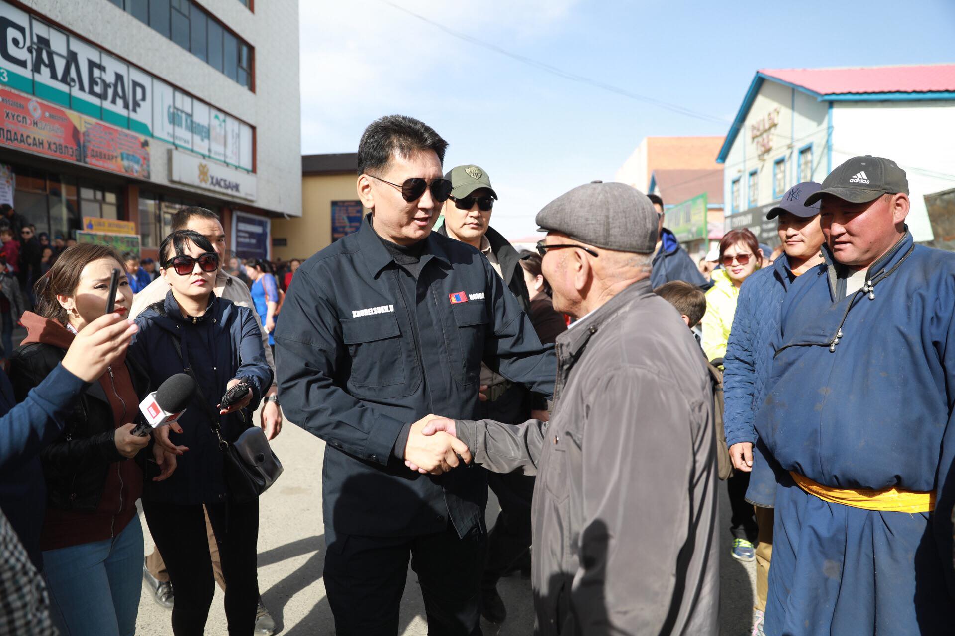 Ерөнхий сайд У.Хүрэлсүх Өвөрхангай аймагт тулгамдсан асуудлуудаас газар дээр нь шийдлээ