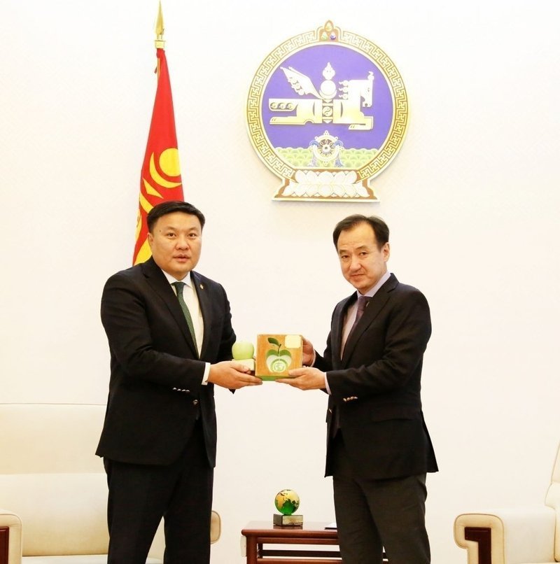 БОАЖ-ын сайд Н.Цэрэнбатыг “Дэлхийн ногоон элч”-ээр шалгарууллаа