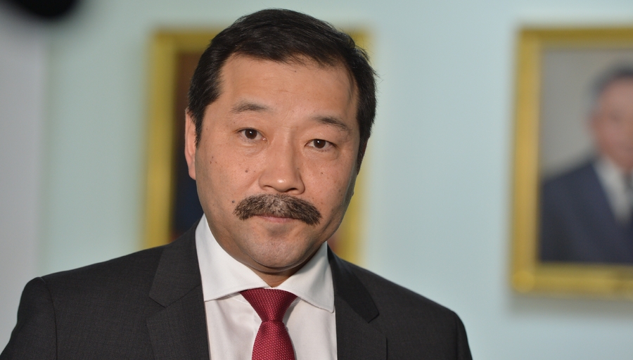 Ж.Бат-Эрдэнэ  ёс зүйн хариуцлага хүлээж, сайдын ажлаа өгөхөө мэдэгдлээ