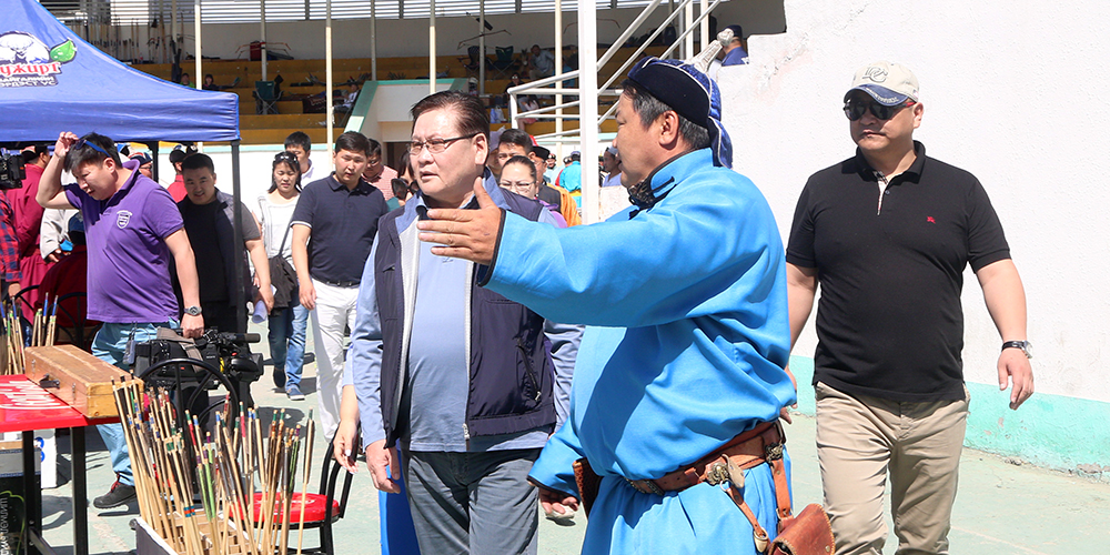 Бөхийн холбооны маргаан баяр, наадамд нөлөөлөх учиргүй гэдгийг Шадар сайд анхаарууллаа