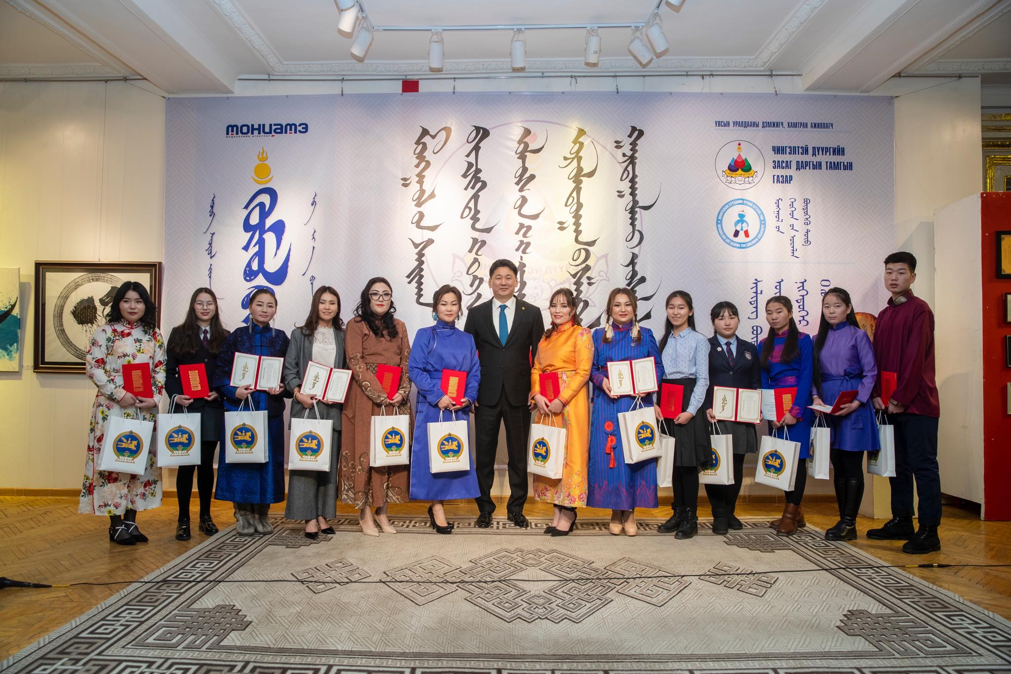 Дөрвөн сурагчид МУИС, МУБИС-д дөрвөн жил үнэ төлбөргүй суралцах эрх олголоо