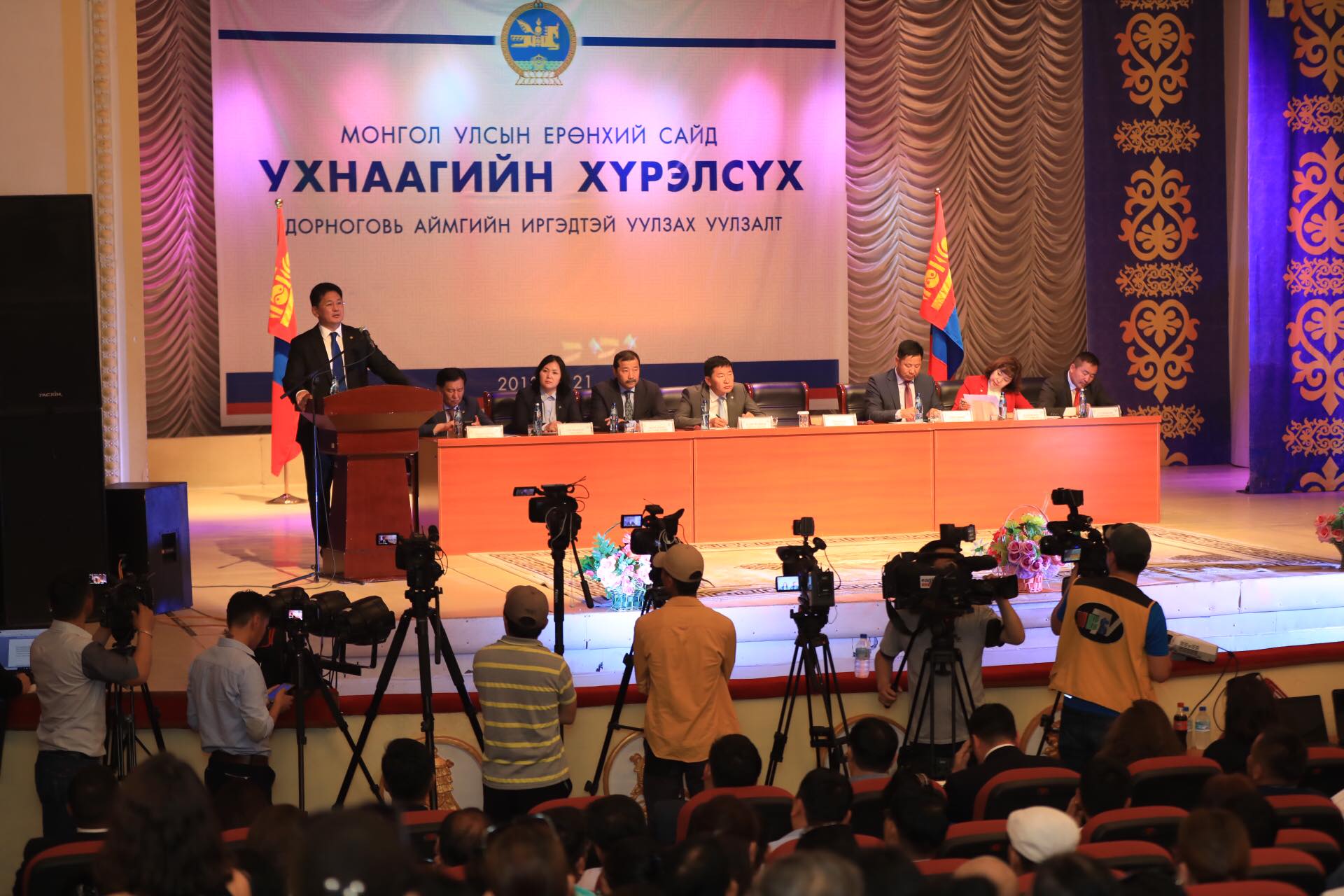 Монгол Улсын Ерөнхий сайд У.Хүрэлсүх Дорноговь аймгийн иргэдтэй уулзав