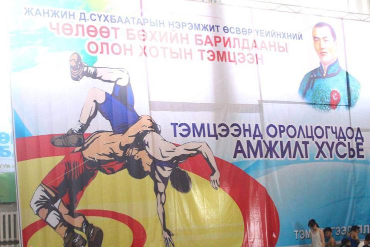 Жанжин Д.Сүхбаатарын нэрэмжит чөлөөт бөхийн өсвөрийн АШТ эхэллээ