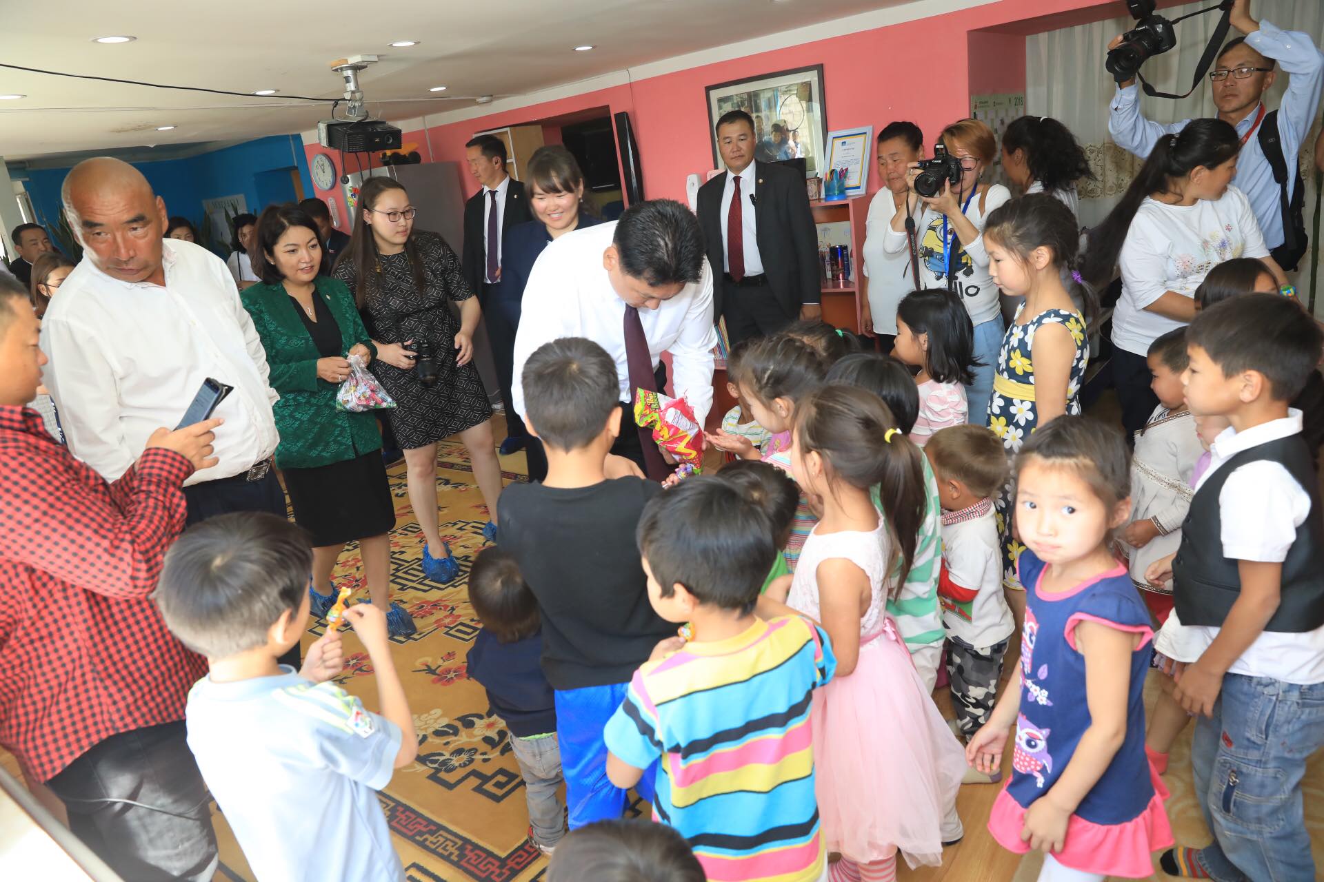 Ерөнхий сайд У.Хүрэлсүх “Зөв амьдрах ухаан” төвд ажиллалаа