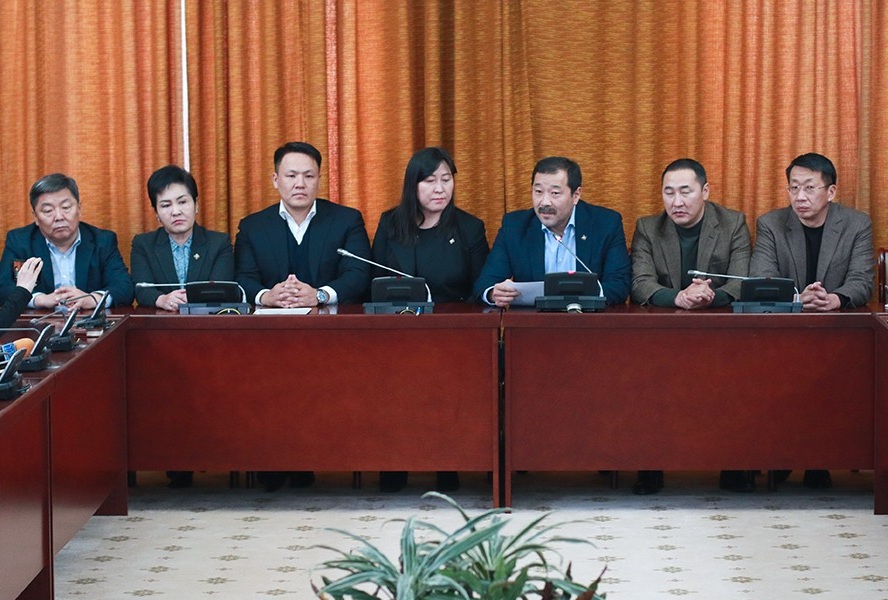 УИХ-ын 22 гишүүн бүрэн эрхээсээ татгалзаж, шалгуулахаа мэдэгдлээ 