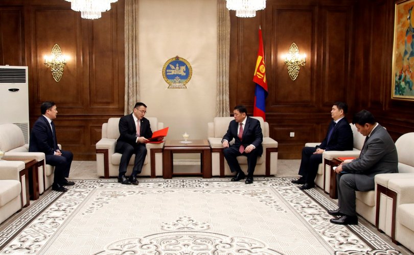 УУХҮ-ийн сайд Д.Сумъяабазар хуулийн төслүүд өргөн барилаа