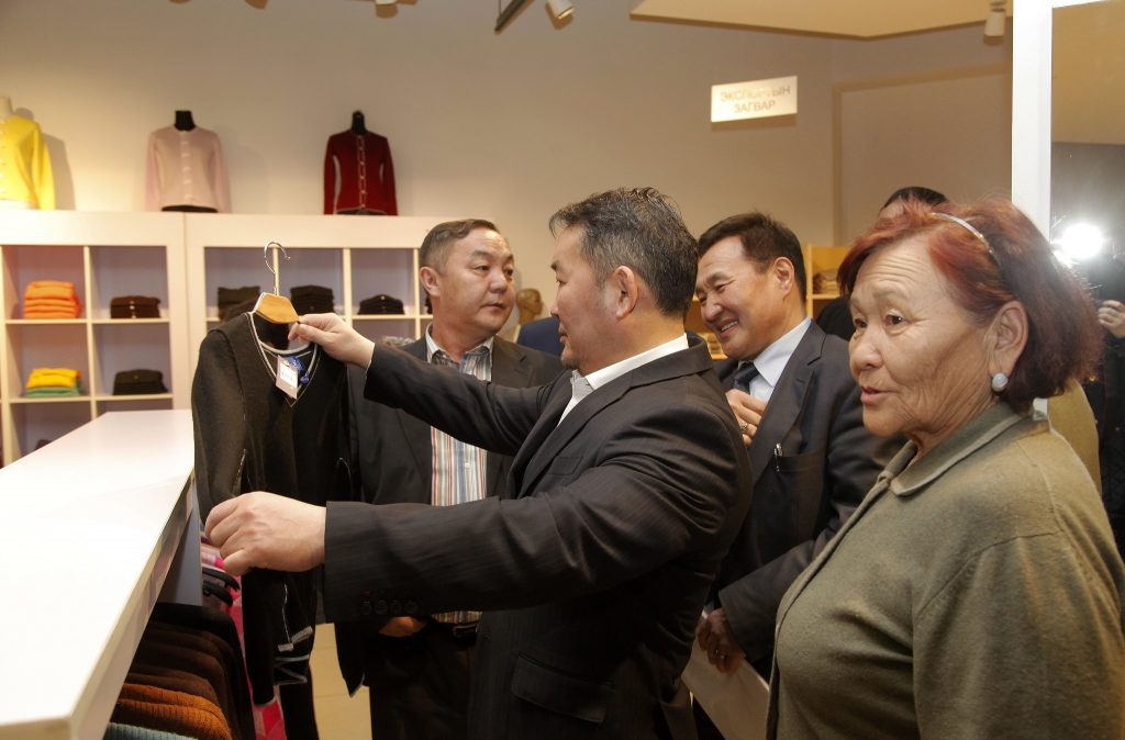 Ерөнхийлөгч Х.Баттулга “Кашмер Холдинг” ХХК-ийн үйл ажиллагаатай танилцлаа