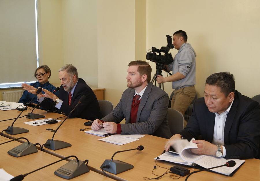 ЖЭЙМС ФИШКИН: Зөвлөлдөх санал асуулга нь төрийн бодлого, олон нийтийн хоорондох зайг нөхөж өгнө