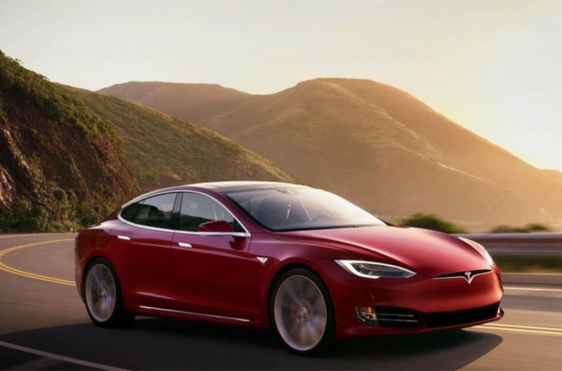 “Тesla” компани 123 мянган автомашинаа зах зээлээс татна