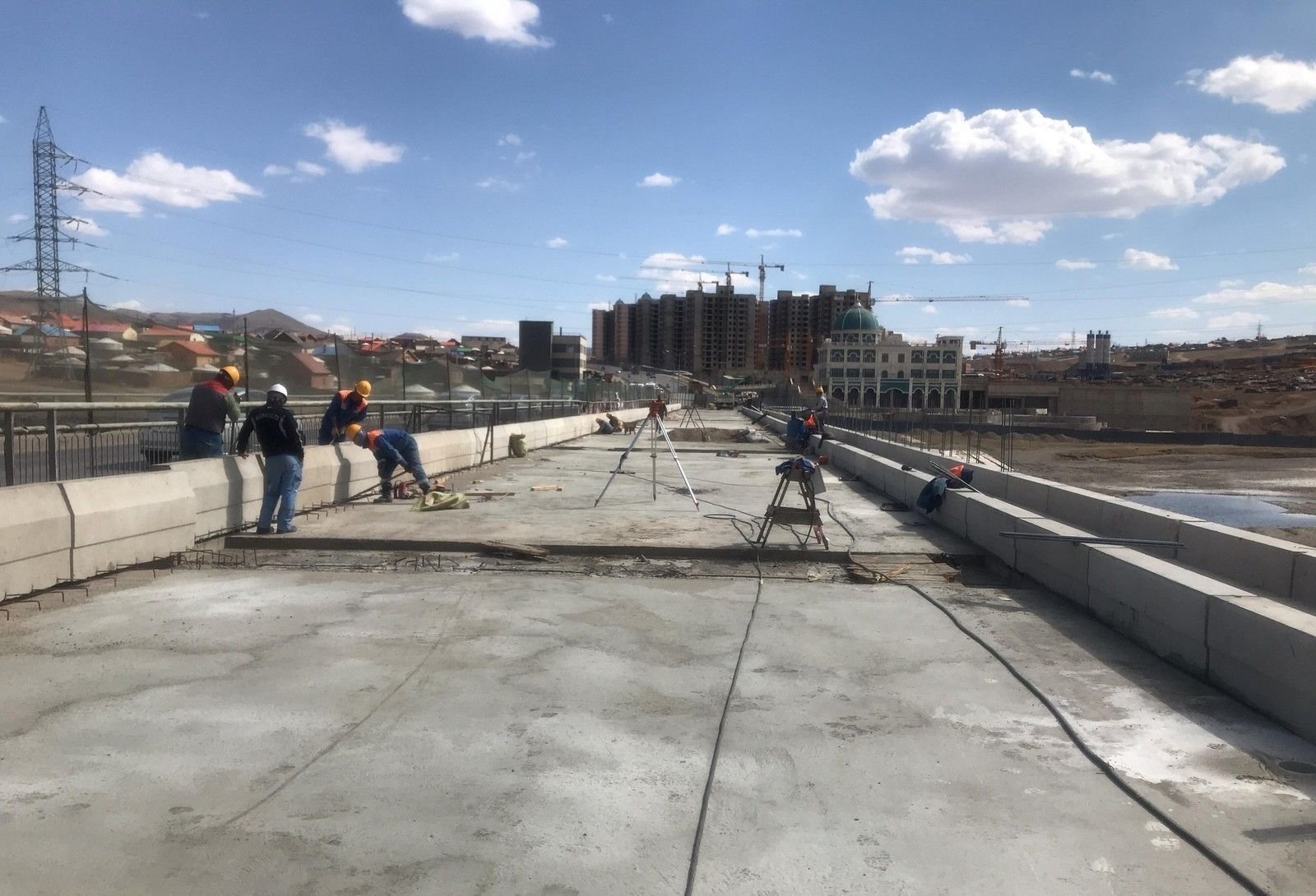 Сонсголонгийн шинэ гүүрийн барилга угсралтын ажил бүрэн дуусжээ