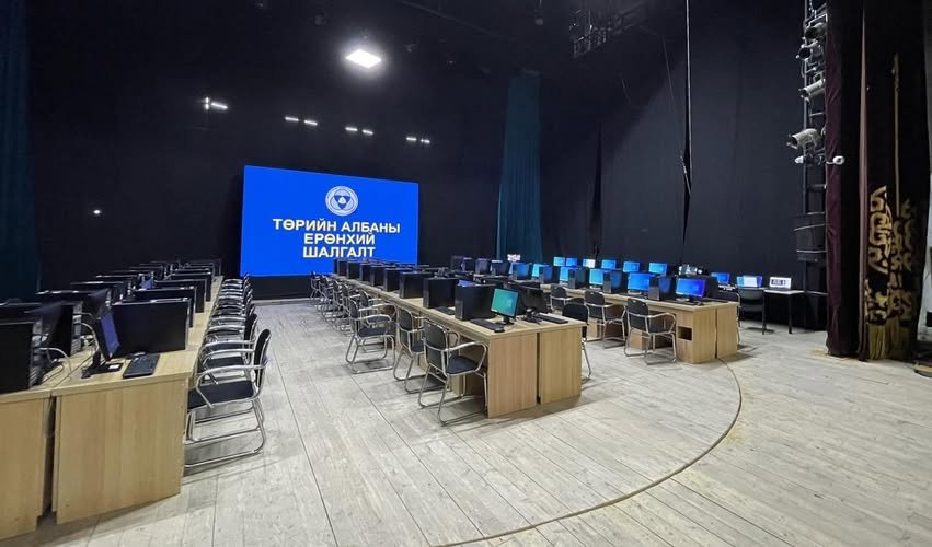 Төрийн албаны шалгалтын үеэр гар утаснаасаа хуулсан дөрвөн иргэний шалгалтыг зогсоожээ