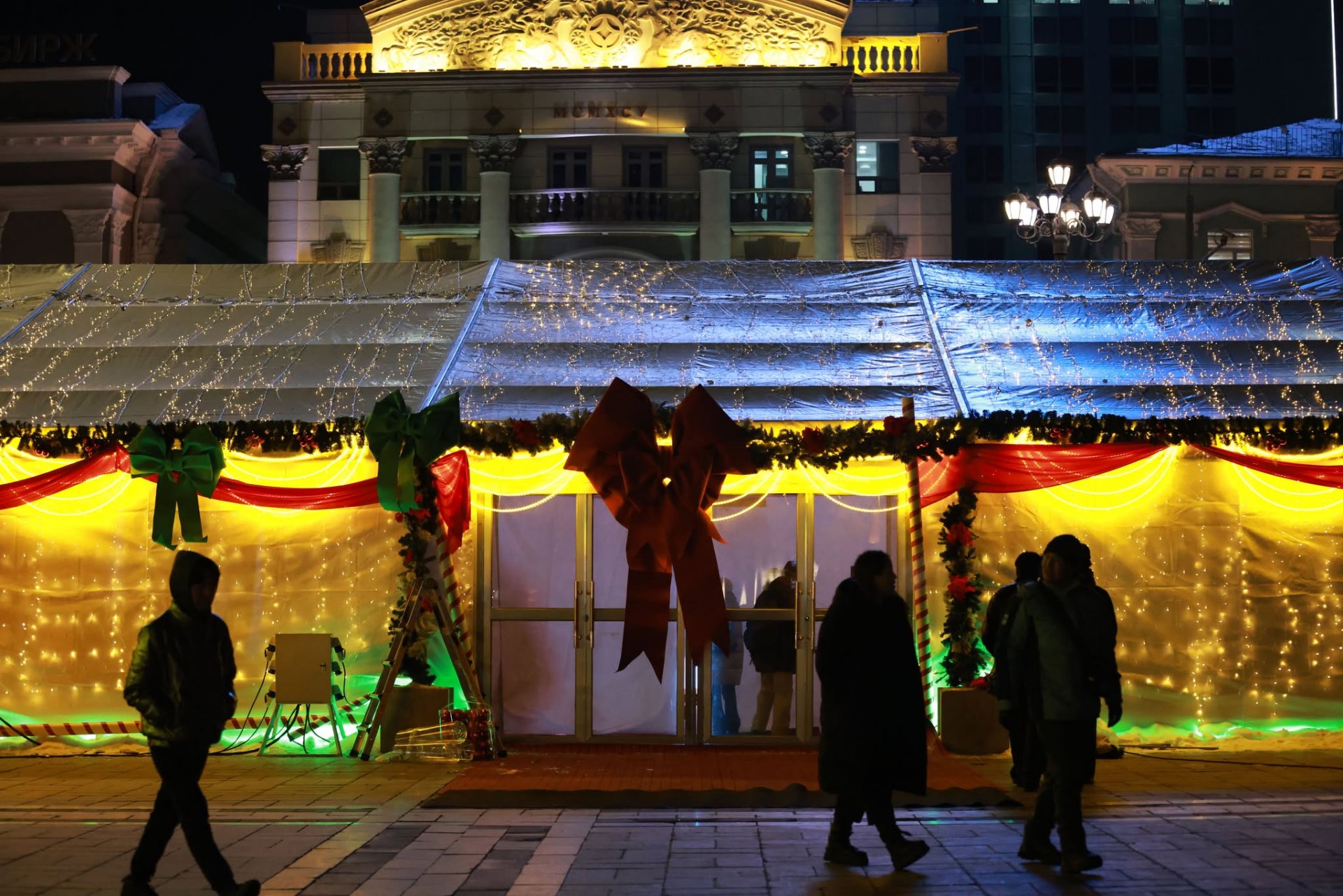 Төв талбайд “Крисмасс маркет” ажиллаж эхэллээ