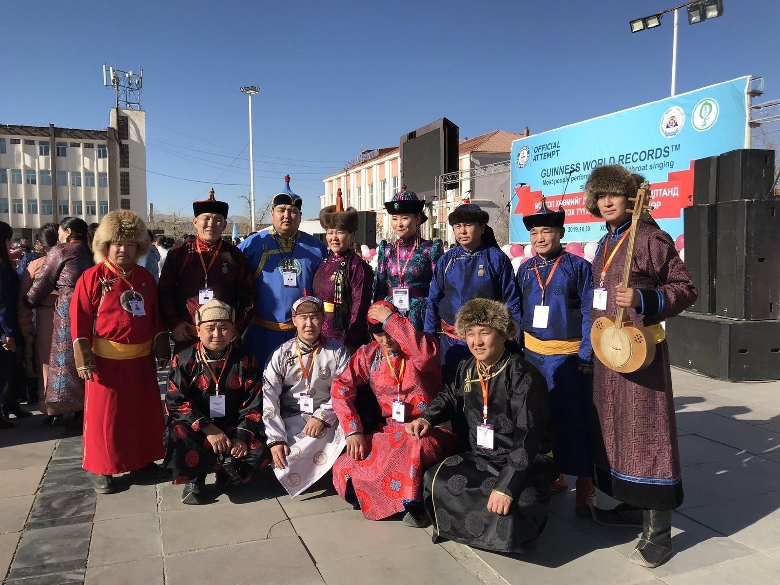 1,308 хөөмийч нэгэн зэрэг хөөмийлөв