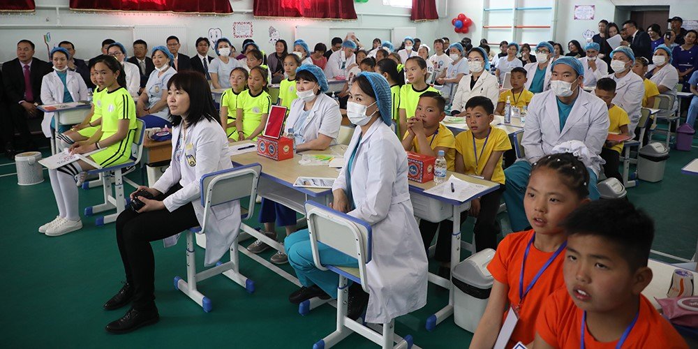 Амны хөндийн эрүүл мэндийн зөв дадал хэвшүүлэх зорилгоор сурагчдын дунд тэмцээн зохион байгууллаа