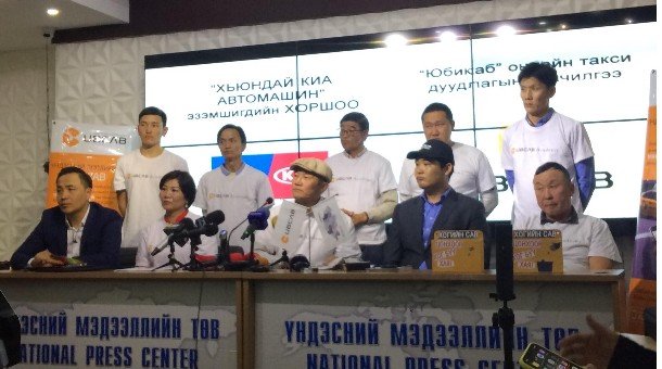 Такси үйчилгээ эрхлэгчид сард 50 мянган төгрөг төлөх журмыг эсэргүүцэж байна