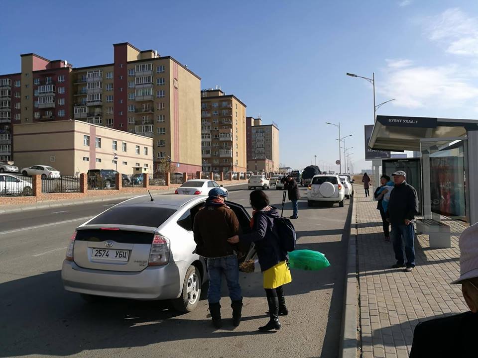 Зөвшөөрөлгүй таксинд явдаг хувь хүнийг 100.000 төгрөгөөр торгоно