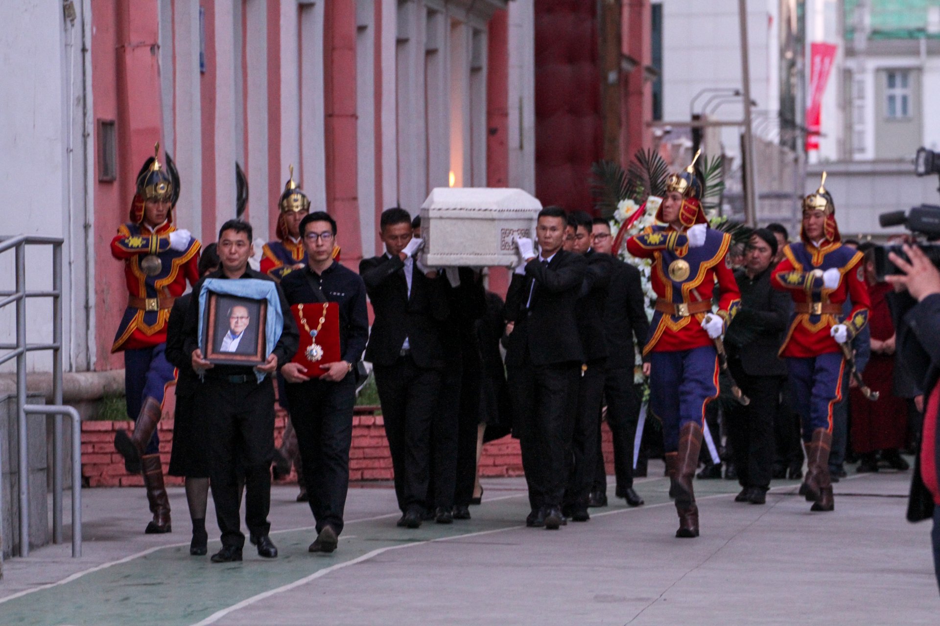 Суут хөгжмийн зохиолчийг сүүлчийн замд нь үдлээ