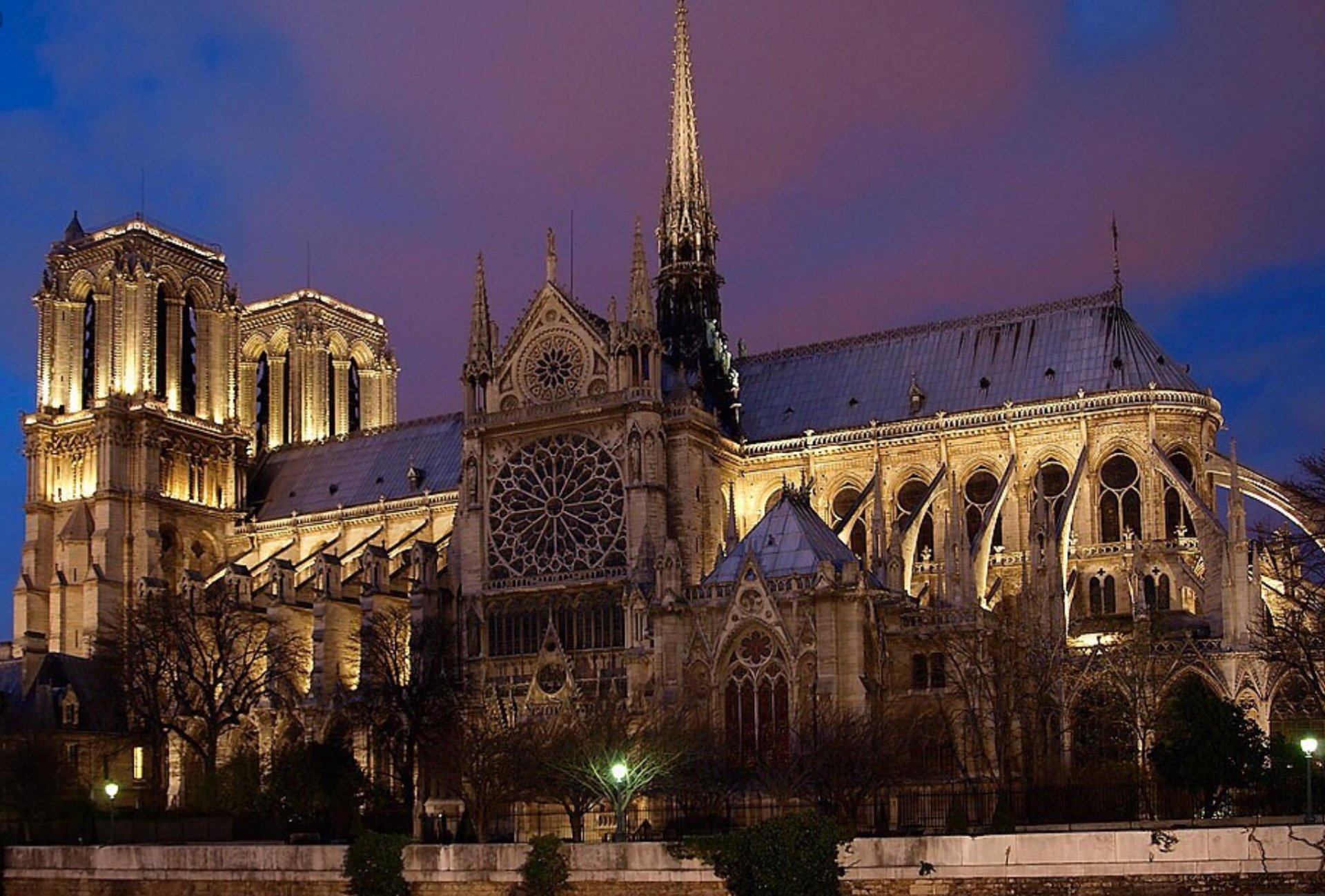 Парисын Дарь эхийн сүмийн оройг сэргээн босгох төслийн уралдаан зарлав