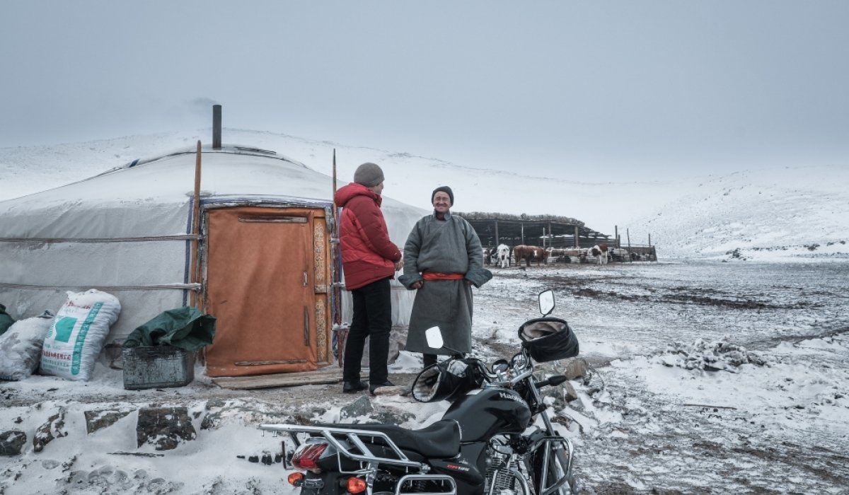 МУЗ нийгэмлэгээс өвөлжилт хүндэрсэн аймгийн малчдад бэлэн мөнгөний тусламж үзүүлж байна