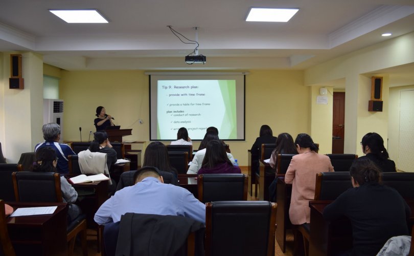 Судалгааны төсөл бичих сургалтыг зохион байгуулж байна