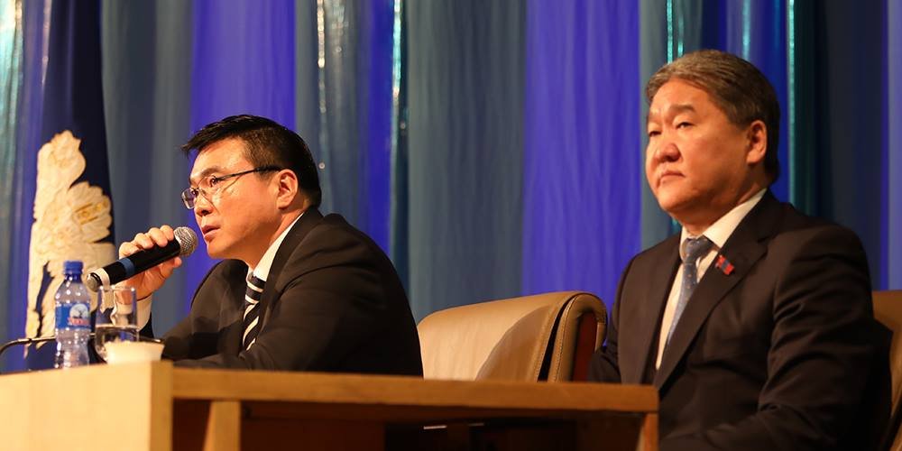 Хотын дарга нийслэлд хийгдэж буй зам, дэд бүтцийн томоохон төслүүдийг түргэвчлүүлэн богино хугацаанд ашиглалтад оруулна