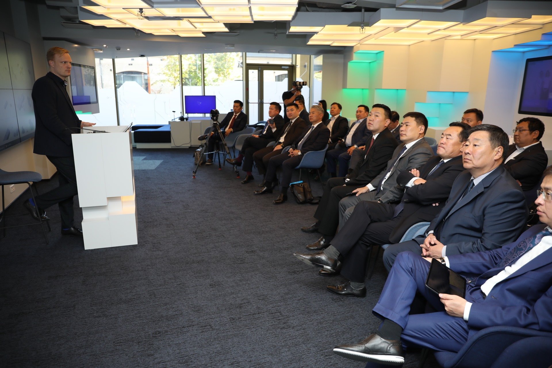 “Цахим засаглал” буюу шавхагдашгүй баялгаа монголчууд ашиглаж эхэлнэ