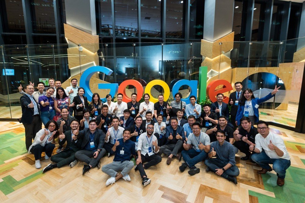 Google-ийн төв оффист 27 монгол залуу бизнесээ танилцууллаа