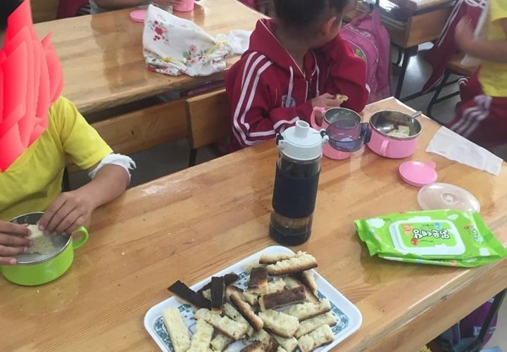 79-р сургуулийн сурагчдын үдийн цайнд хатсан хар талх өгдөг байжээ