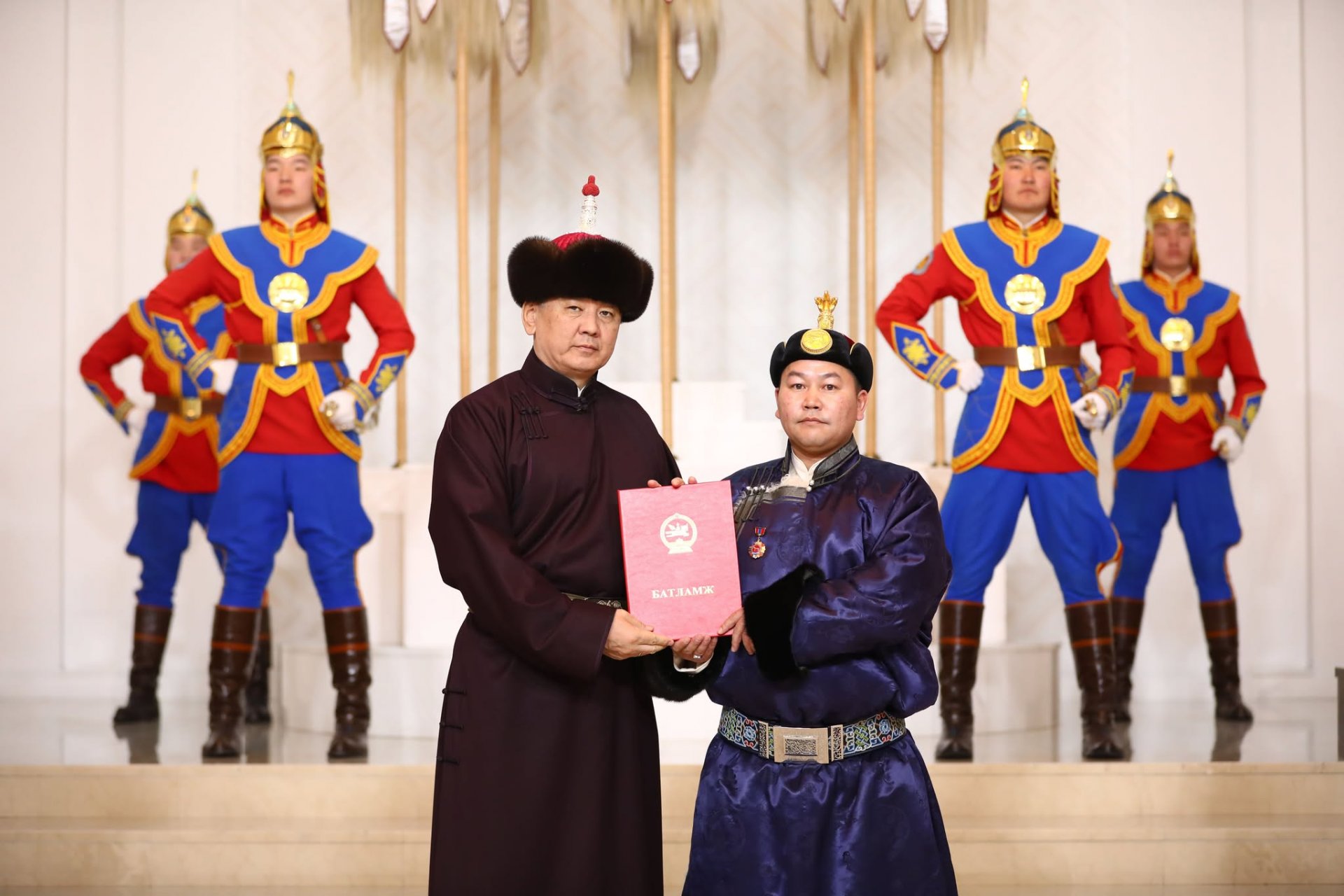 Уяачдад улсын цол хүртээлээ