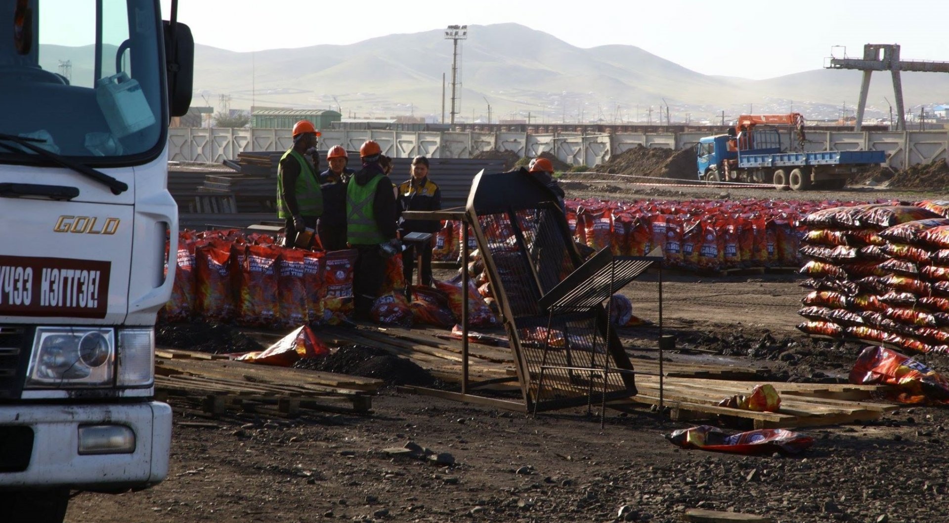 Хэрэглэгчид сайжруулсан шахмал түлшийг худалдан авахдаа “Сайн” нэртэй смарт карт ашиглана