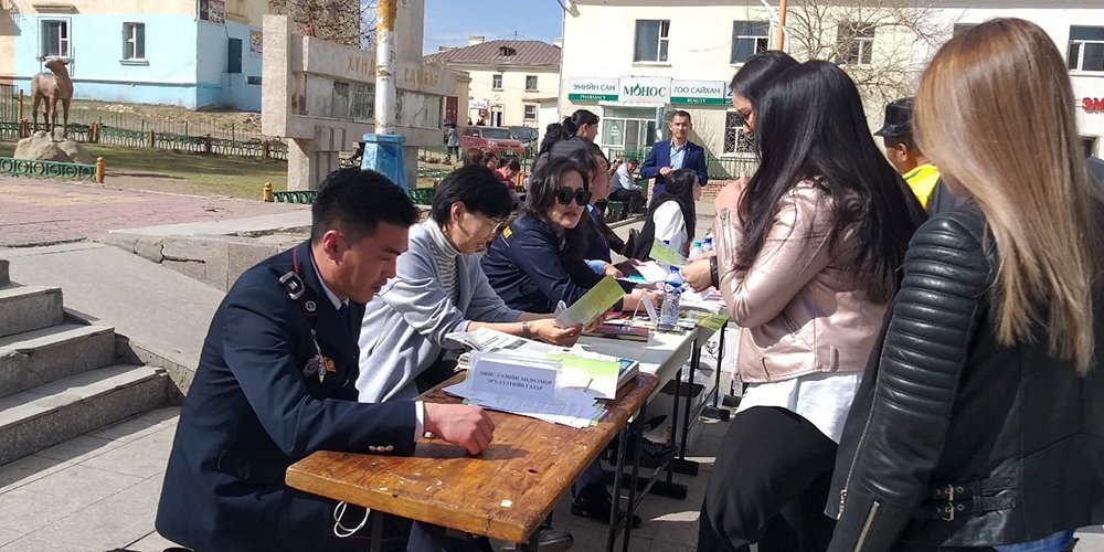 Налайх дүүрэгт төрийн үйлчилгээ, эрх зүйн зөвлөгөө өгөх өдөрлөг боллоо