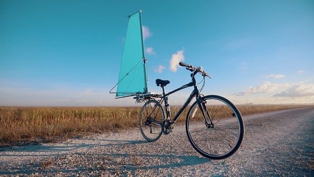 Эвхэгддэг бяцхан далбаат унадаг дугуй “Cyclewing” салхинаас эрчим хүч цуглуулна