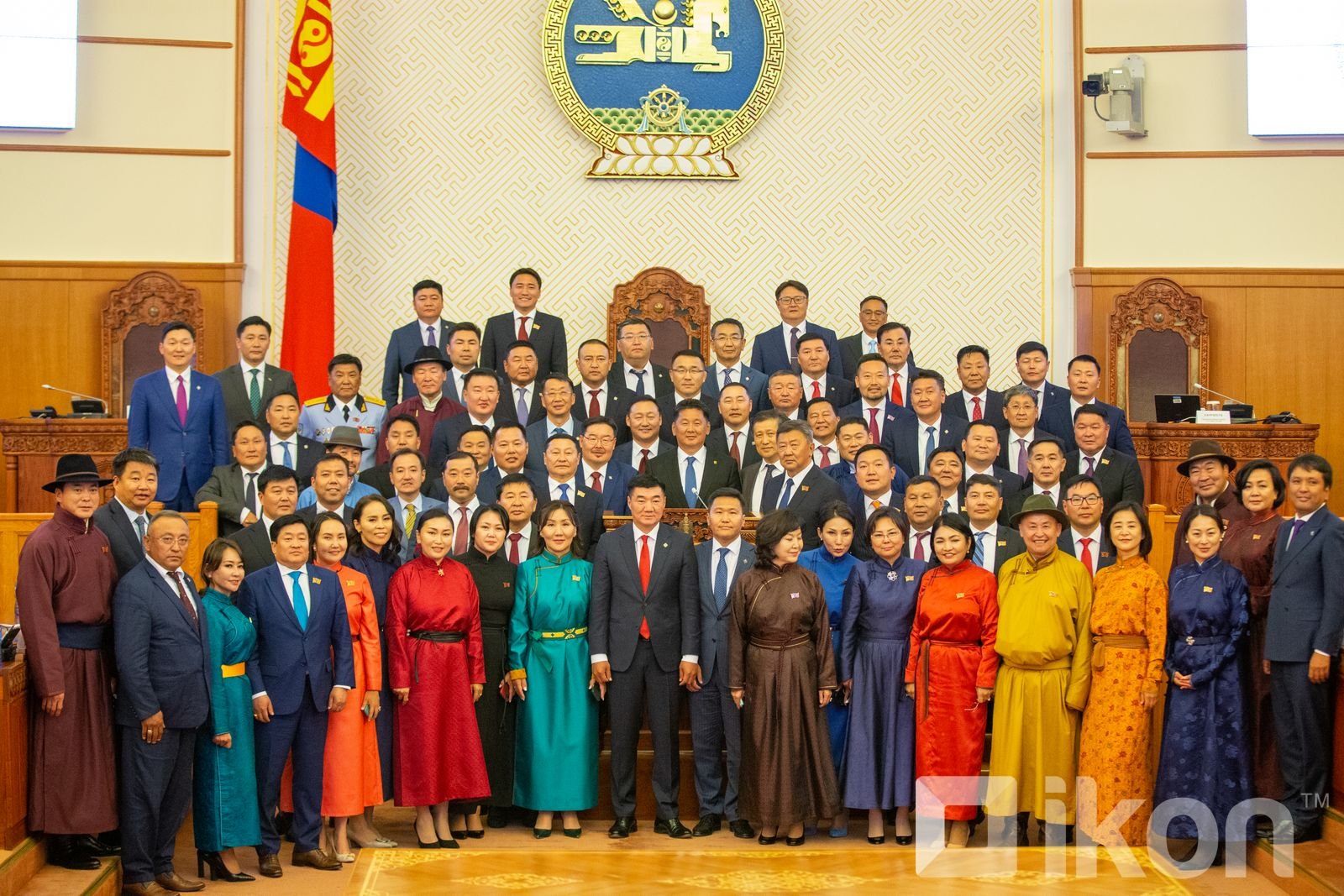 УИХ-ын гишүүд тангаргаа өргөж, бүрэн эрхээ хэрэгжүүлж эхэллээ
