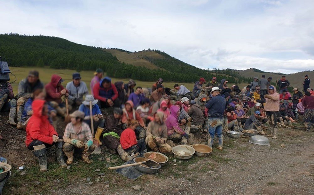 Архангай аймгийн Цэнхэр суманд алт олборлохоор ирсэн 128 иргэнийг шалгажээ
