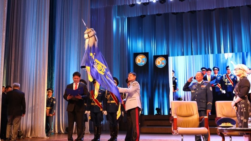 Онцгой байдлын ерөнхий газрыг Цэргийн гавьяаны улаан тугийн одонгоор шагналаа