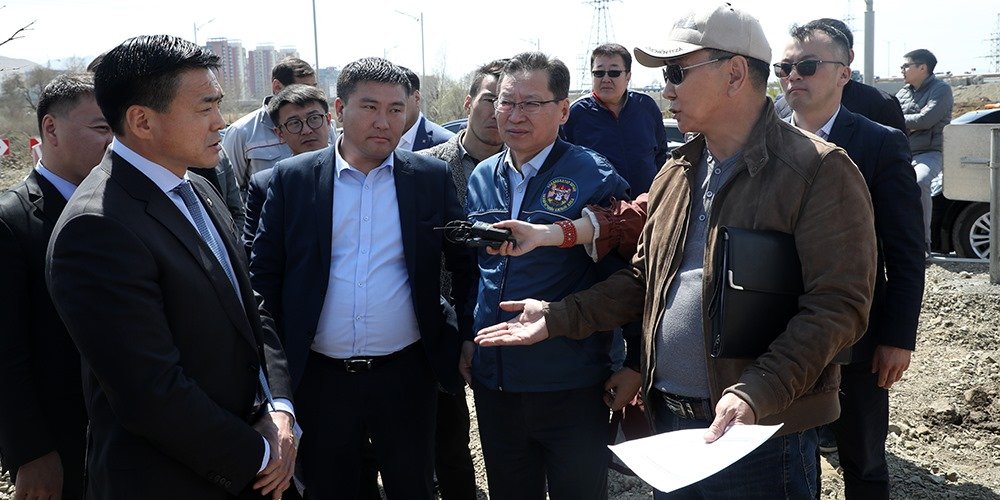 Яармагийн гүүрнээс Баянзүрхийн товчоо хүртэл Туул голын эрэг дагуу дугуйн болон явган зорчигчийн замтай болно