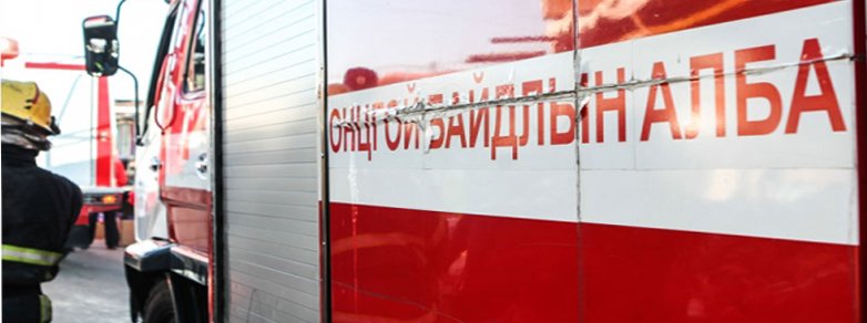 Хоёр давхрын цонхоор унах гэж байсан хүүг аварчээ
