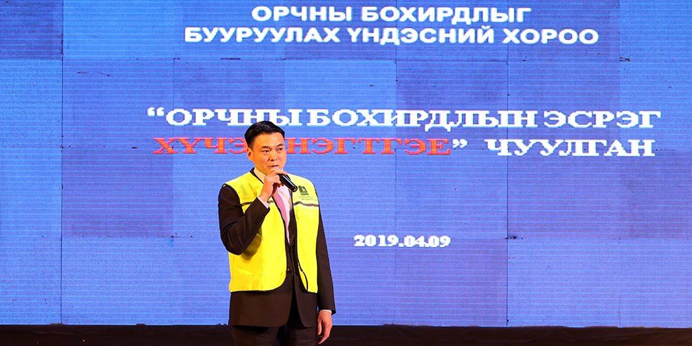 Хотын захирагч С.Амарсайхан Нийслэл дэх агаар болон орчны бохирдлын эсрэг хамтдаа тэмцэхийг уриаллаа