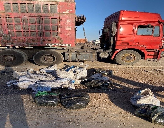 Байгалийн чулуу, малын махыг нүүрсний дор нуун хилээр гаргахыг завдав